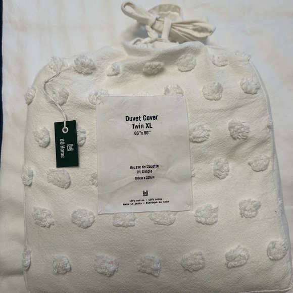 New Urban Outfitters twin xlbedding white/blanc tufted100%cotton